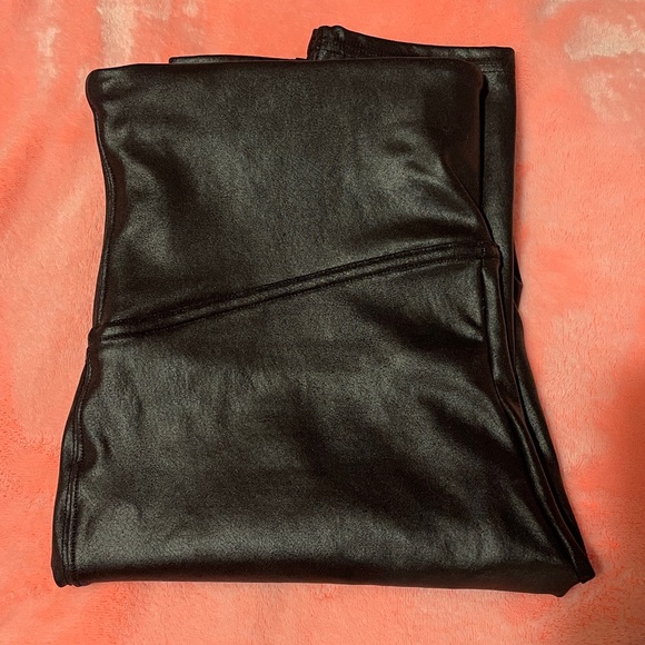 SPANX Leather Look, Black Leggings.
Brand New ~ Never Worn.
The fit is Amazing - Picture 10 of 10